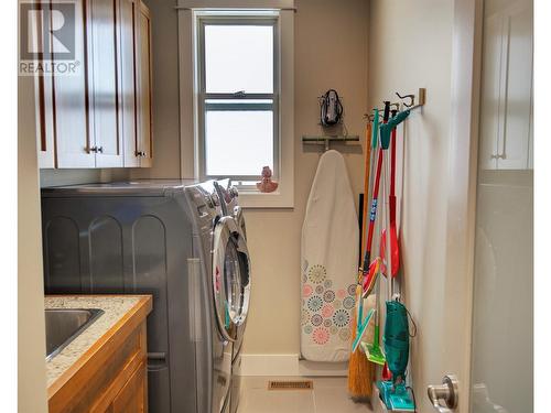 7760 Okanagan Landing Road Unit# 73, Vernon, BC - Indoor Photo Showing Laundry Room