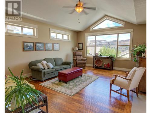 7760 Okanagan Landing Road Unit# 73, Vernon, BC - Indoor Photo Showing Living Room