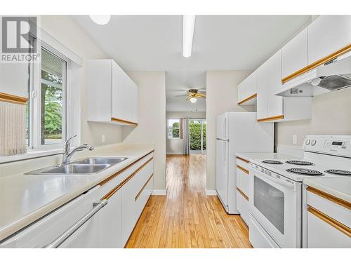 900 5Th Avenue Sw Unit# 104, Salmon Arm, BC - Indoor Photo Showing Kitchen With Double Sink