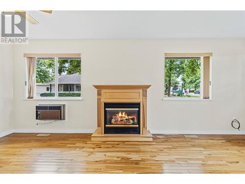 900 5Th Avenue Sw Unit# 104, Salmon Arm, BC - Indoor Photo Showing Living Room With Fireplace