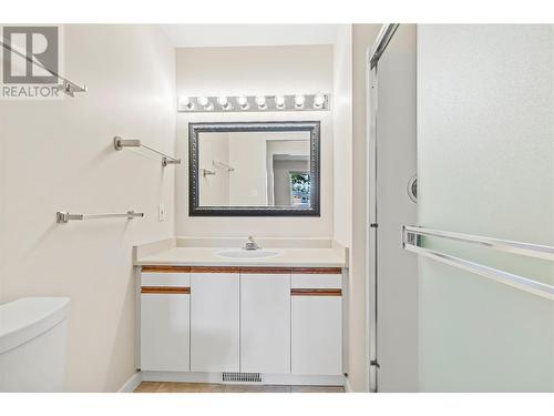 900 5Th Avenue Sw Unit# 104, Salmon Arm, BC - Indoor Photo Showing Bathroom