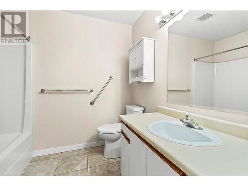 900 5Th Avenue Sw Unit# 104, Salmon Arm, BC - Indoor Photo Showing Bathroom