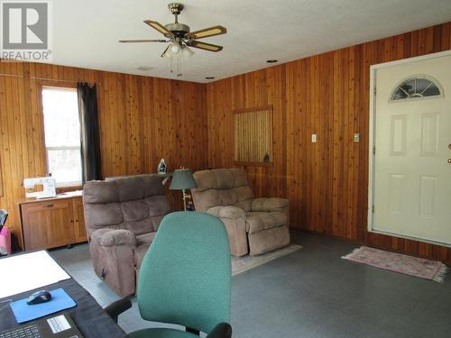 2015  3A Highway, Castlegar, BC - Indoor Photo Showing Living Room