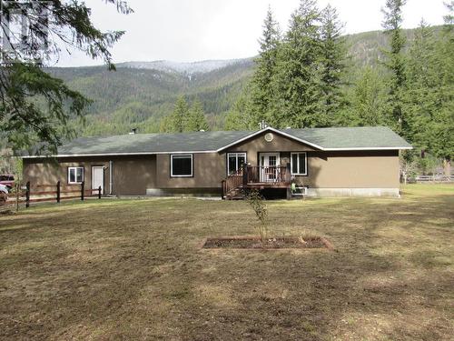 2015  3A Highway, Castlegar, BC - Outdoor With Deck Patio Veranda