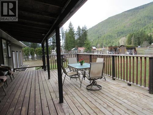 2015  3A Highway, Castlegar, BC - Outdoor With Deck Patio Veranda With Exterior