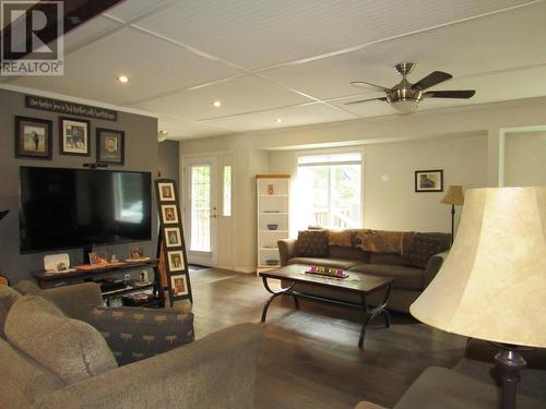 2015  3A Highway, Castlegar, BC - Indoor Photo Showing Living Room