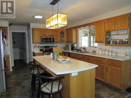 2015  3A Highway, Castlegar, BC - Indoor Photo Showing Kitchen With Double Sink