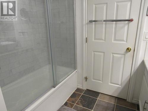 2015  3A Highway, Castlegar, BC - Indoor Photo Showing Bathroom