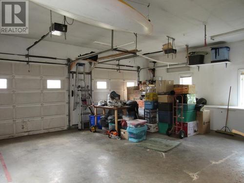 2015  3A Highway, Castlegar, BC - Indoor Photo Showing Garage