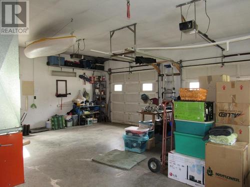 2015  3A Highway, Castlegar, BC - Indoor Photo Showing Garage