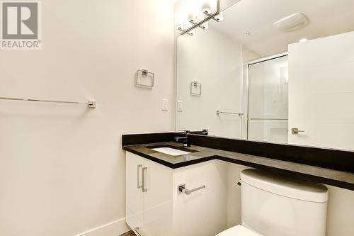 5190 Chambers Street, Vancouver, BC - Indoor Photo Showing Bathroom