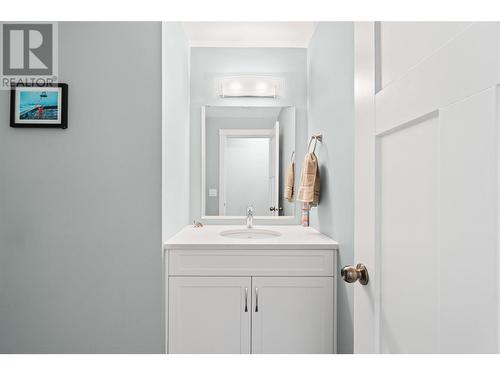 1219 Monte Vista Avenue, Kelowna, BC - Indoor Photo Showing Bathroom