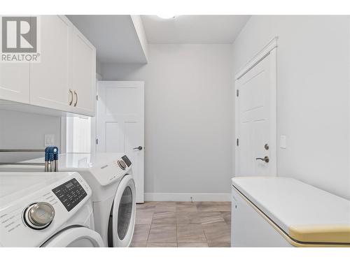 1219 Monte Vista Avenue, Kelowna, BC - Indoor Photo Showing Laundry Room