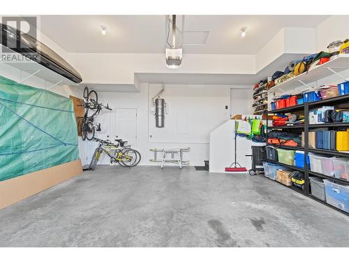 1219 Monte Vista Avenue, Kelowna, BC - Indoor Photo Showing Garage