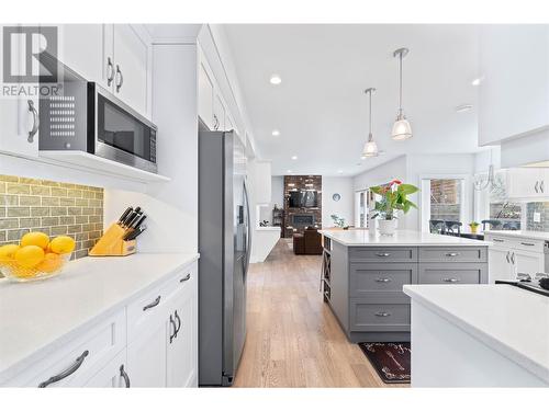 1219 Monte Vista Avenue, Kelowna, BC - Indoor Photo Showing Kitchen With Upgraded Kitchen