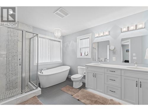 1219 Monte Vista Avenue, Kelowna, BC - Indoor Photo Showing Bathroom