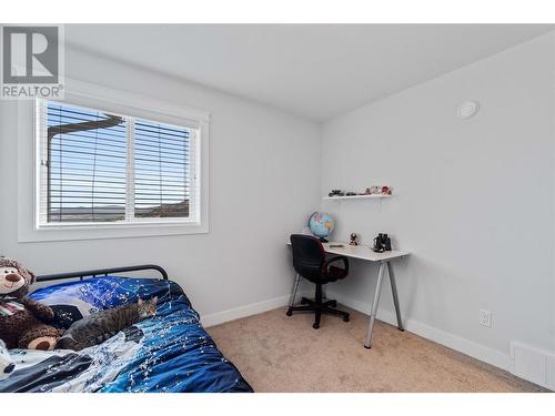 1219 Monte Vista Avenue, Kelowna, BC - Indoor Photo Showing Bedroom