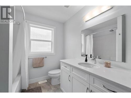 1219 Monte Vista Avenue, Kelowna, BC - Indoor Photo Showing Bathroom