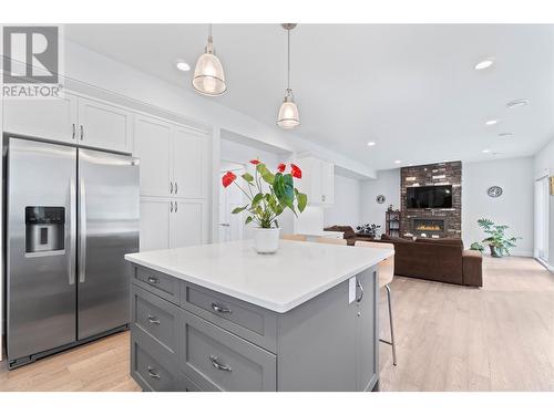 1219 Monte Vista Avenue, Kelowna, BC - Indoor Photo Showing Kitchen