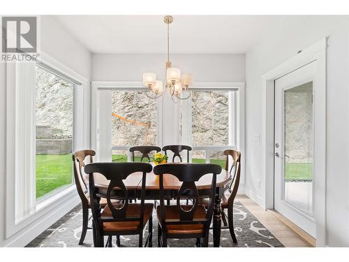 1219 Monte Vista Avenue, Kelowna, BC - Indoor Photo Showing Dining Room