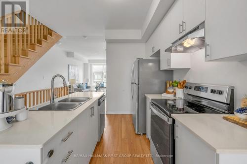 353 Okanagan Path, Oshawa (Donevan), ON - Indoor Photo Showing Kitchen With Double Sink With Upgraded Kitchen