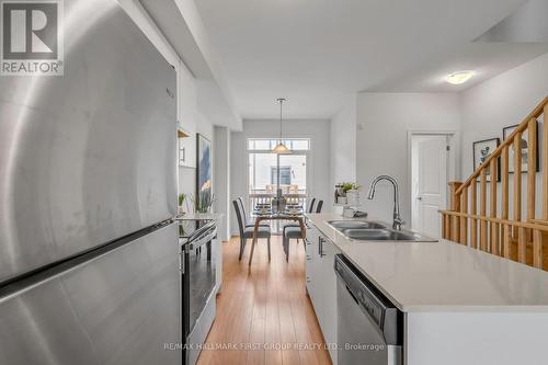 353 Okanagan Path, Oshawa (Donevan), ON - Indoor Photo Showing Kitchen With Double Sink With Upgraded Kitchen