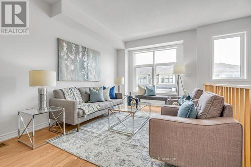 353 Okanagan Path, Oshawa (Donevan), ON - Indoor Photo Showing Living Room