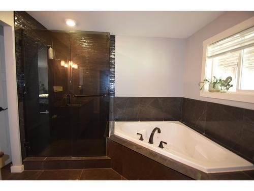 3743 Simpson Road, Cranbrook, BC - Indoor Photo Showing Bathroom