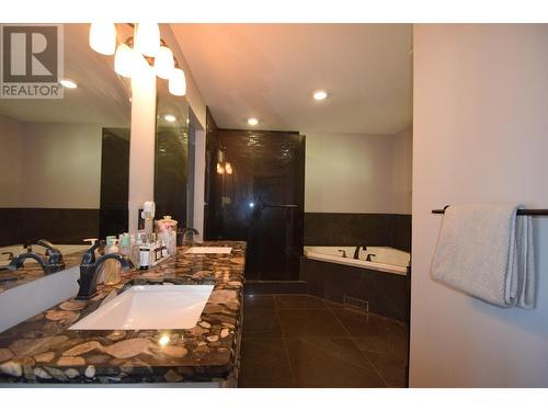 3743 Simpson Road, Cranbrook, BC - Indoor Photo Showing Bathroom