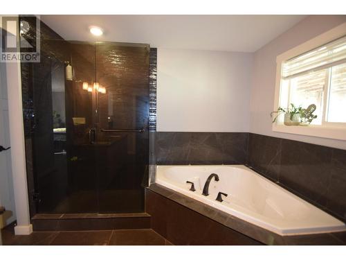 3743 Simpson Road, Cranbrook, BC - Indoor Photo Showing Bathroom