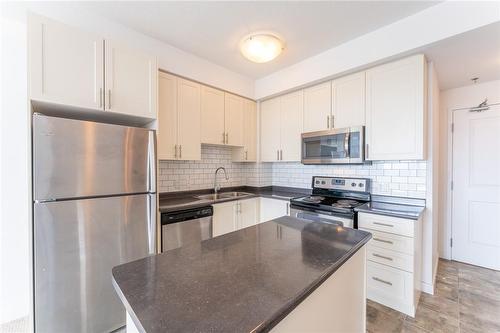 2490 Old Bronte Road|Unit #521, Oakville, ON - Indoor Photo Showing Kitchen With Stainless Steel Kitchen With Upgraded Kitchen