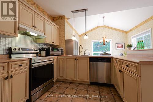 1 Kirbys Way, Huntsville, ON - Indoor Photo Showing Kitchen With Stainless Steel Kitchen