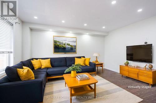 7 Brigham Avenue, Hamilton (Binbrook), ON - Indoor Photo Showing Living Room