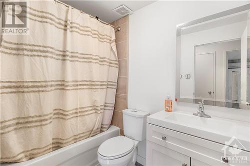 50 Burnside Avenue Unit#203, Ottawa, ON - Indoor Photo Showing Bathroom