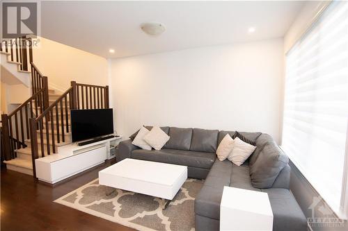 4372 Kelly Farm Drive, Ottawa, ON - Indoor Photo Showing Living Room