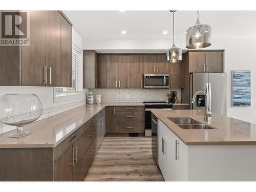 610 Academy Way Unit# 117, Kelowna, BC - Indoor Photo Showing Kitchen With Stainless Steel Kitchen With Double Sink With Upgraded Kitchen