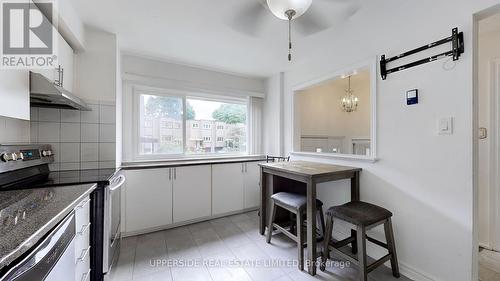 23 Candy Courtway, Toronto (Newtonbrook West), ON - Indoor Photo Showing Kitchen