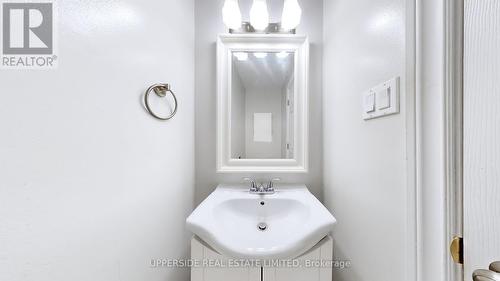 23 Candy Courtway, Toronto (Newtonbrook West), ON - Indoor Photo Showing Bathroom