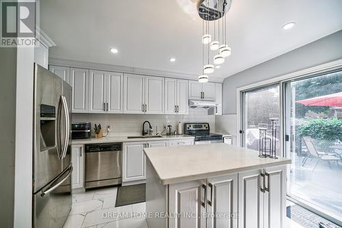 53 Delaney Crescent, Barrie (Northwest), ON - Indoor Photo Showing Kitchen