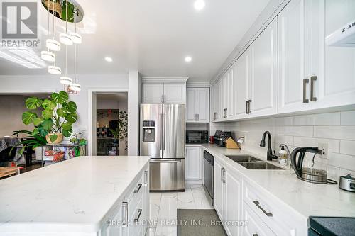 53 Delaney Crescent, Barrie (Northwest), ON - Indoor Photo Showing Kitchen With Double Sink With Upgraded Kitchen