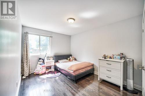 53 Delaney Crescent, Barrie (Northwest), ON - Indoor Photo Showing Bedroom