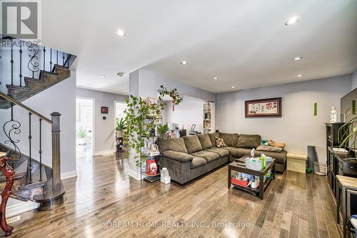 53 Delaney Crescent, Barrie (Northwest), ON - Indoor Photo Showing Living Room