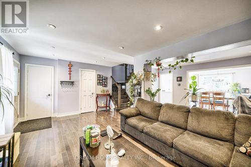 53 Delaney Crescent, Barrie (Northwest), ON - Indoor Photo Showing Living Room