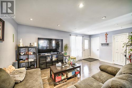 53 Delaney Crescent, Barrie (Northwest), ON - Indoor Photo Showing Living Room