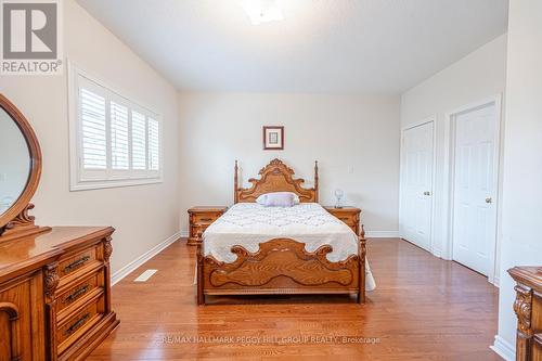 213 Dean Avenue, Barrie (Painswick South), ON - Indoor Photo Showing Bedroom