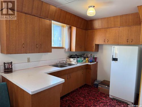 823 13Th Street, Humboldt, SK - Indoor Photo Showing Kitchen With Double Sink