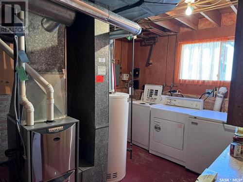 823 13Th Street, Humboldt, SK - Indoor Photo Showing Laundry Room