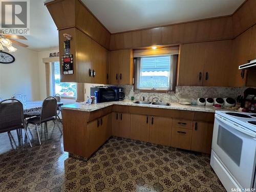 823 13Th Street, Humboldt, SK - Indoor Photo Showing Kitchen With Double Sink