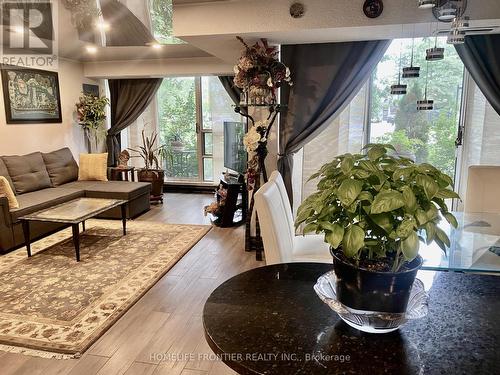 133 - 1300 Marlborough Court, Oakville (College Park), ON - Indoor Photo Showing Living Room