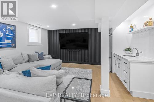 68 49Th Street N, Wasaga Beach, ON - Indoor Photo Showing Living Room